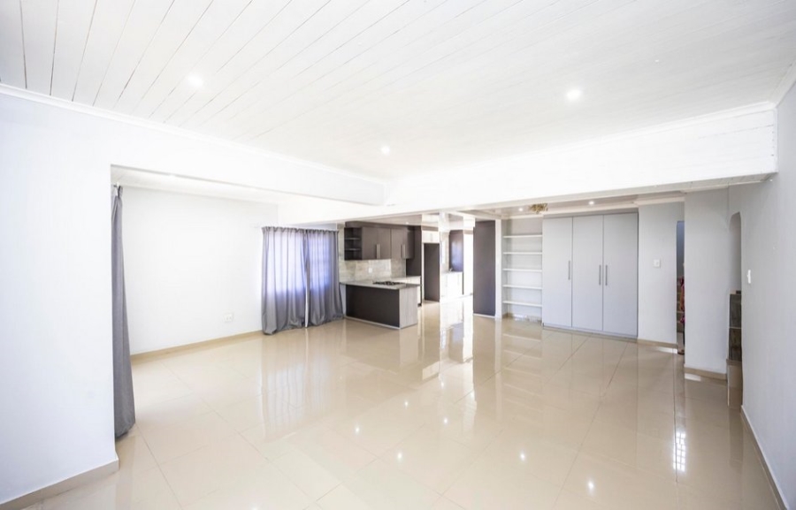 4 Bedroom Property for Sale in Sunnyridge Eastern Cape